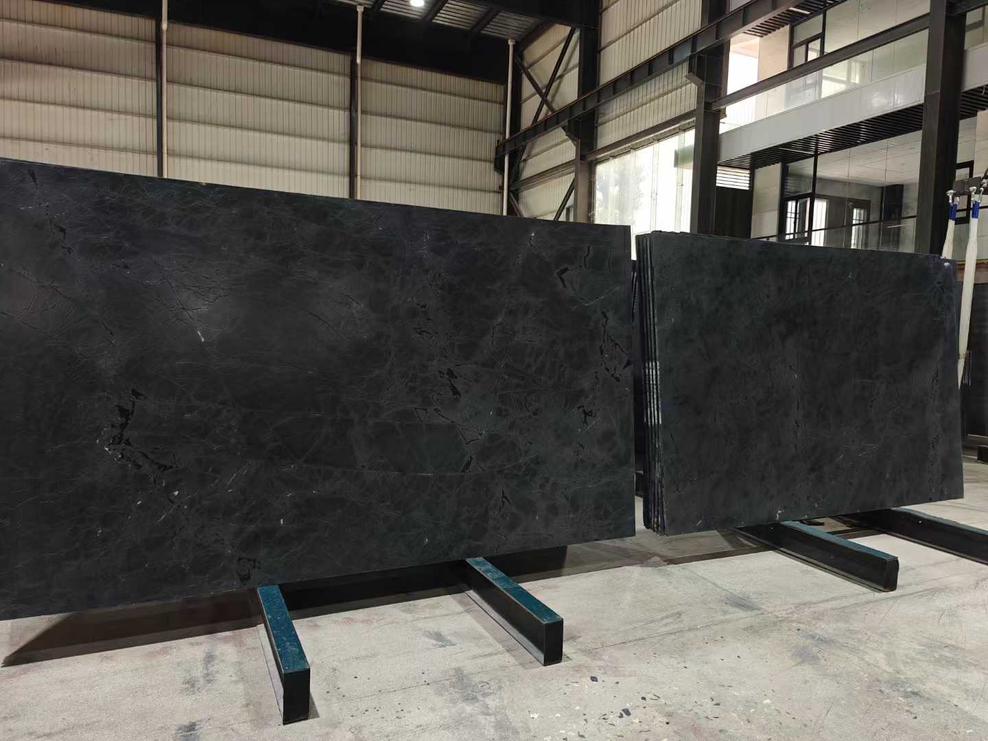 1. Negresco Black Quartzite (3)