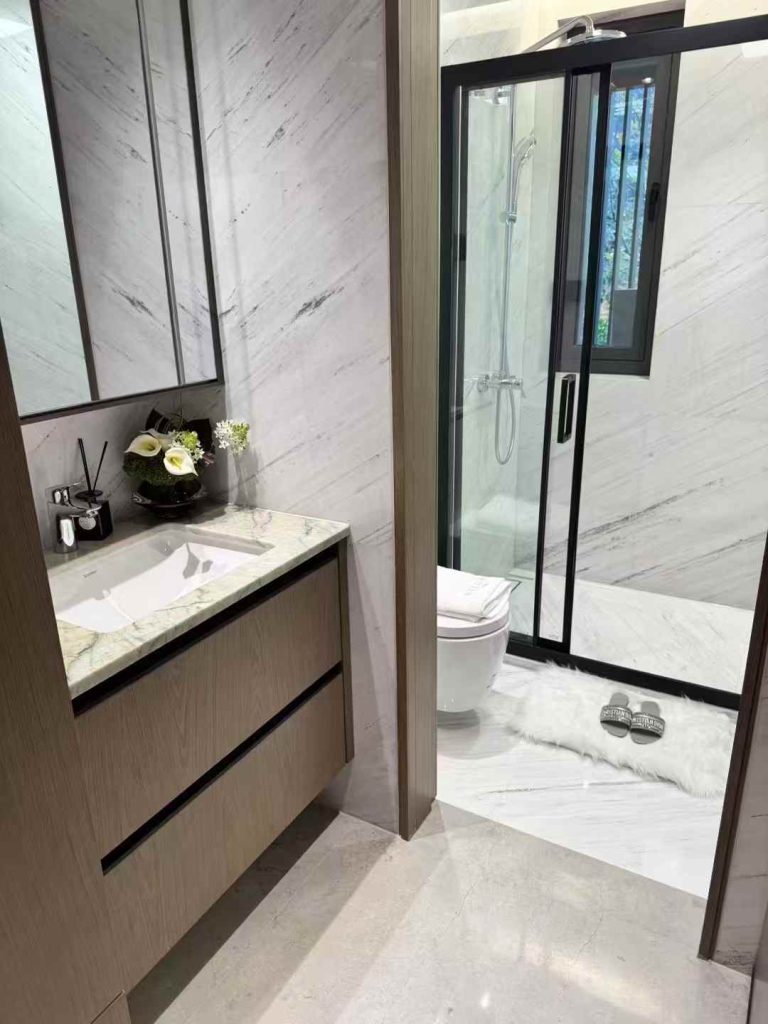 2. Sivce White Marble Bathroom (1)