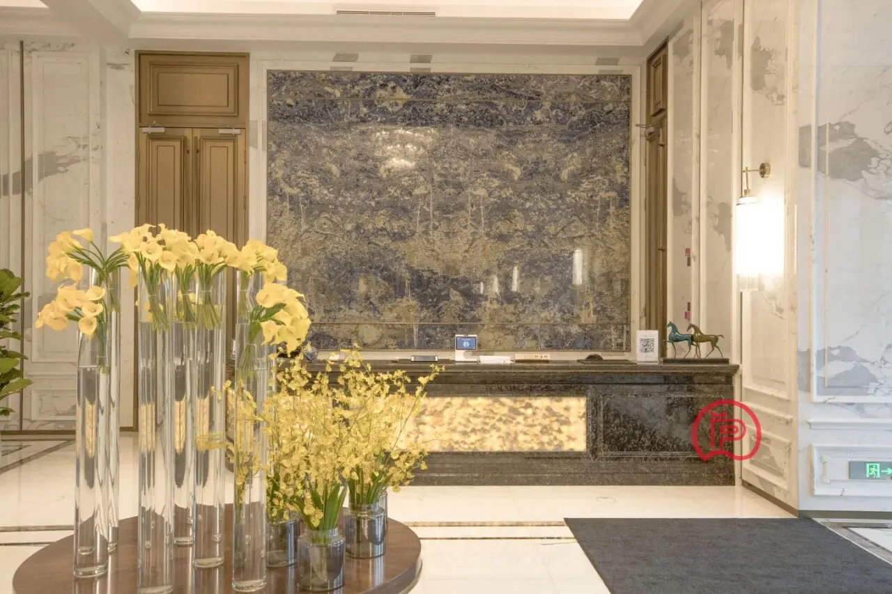 11. Calacatta white marble hall