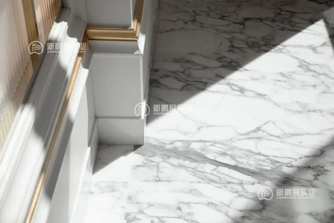 2. Calacatta Marble Wall and columns (3)