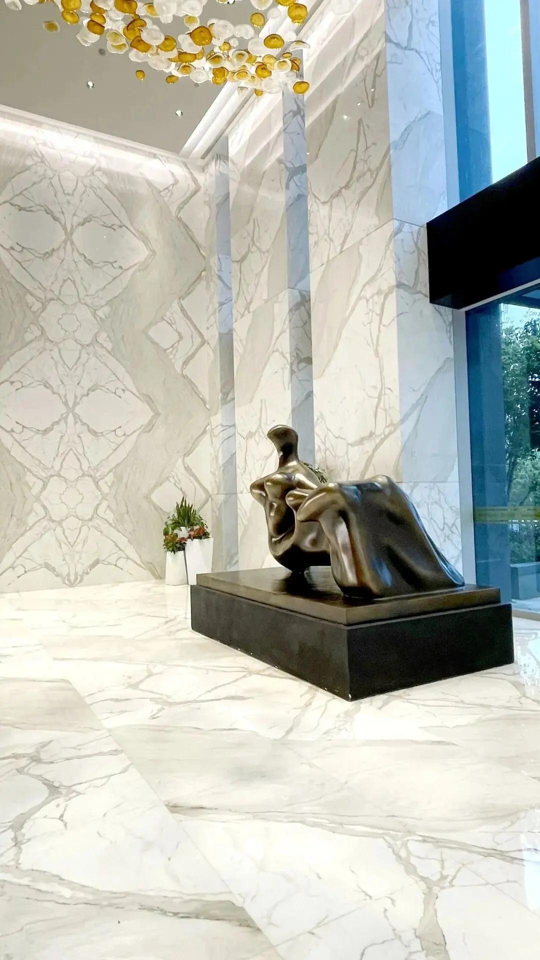 3. Calacatta Marble Bookmatch Pattern (3)