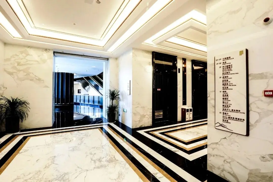 3. Calacatta Marble Flooring (3)