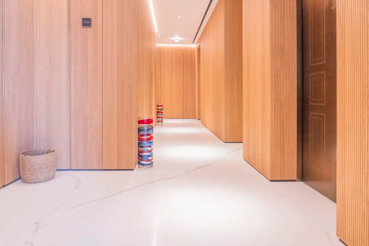 3.Calacatta marble corridor floor (1)