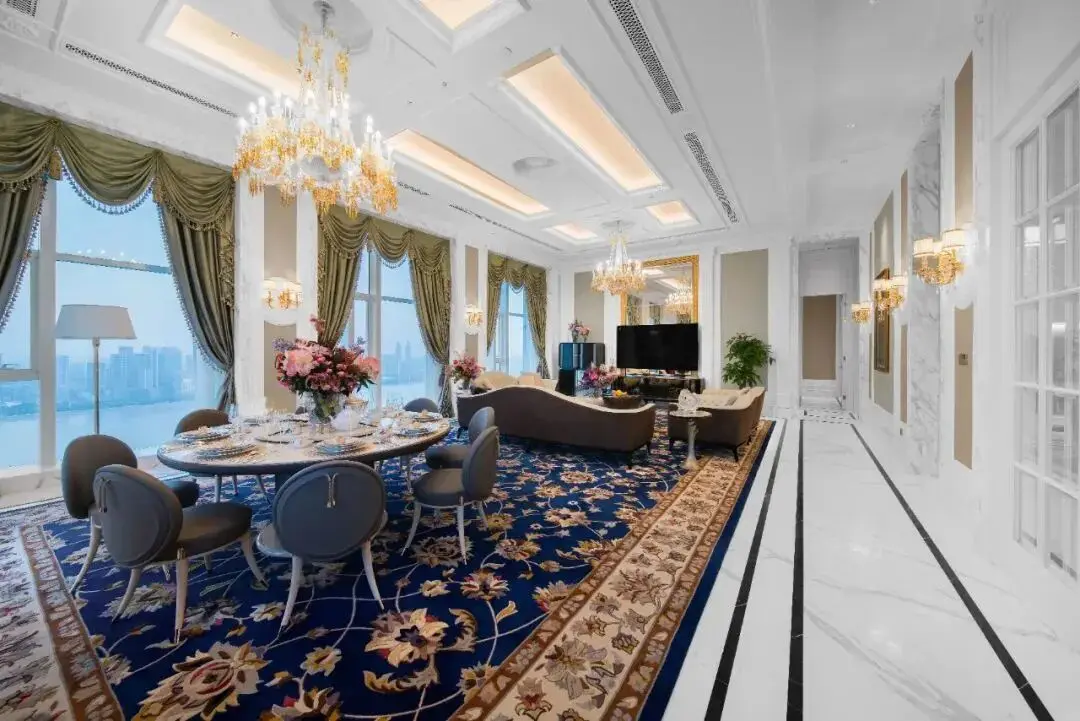4. Calacatta Marble Flooring (1)