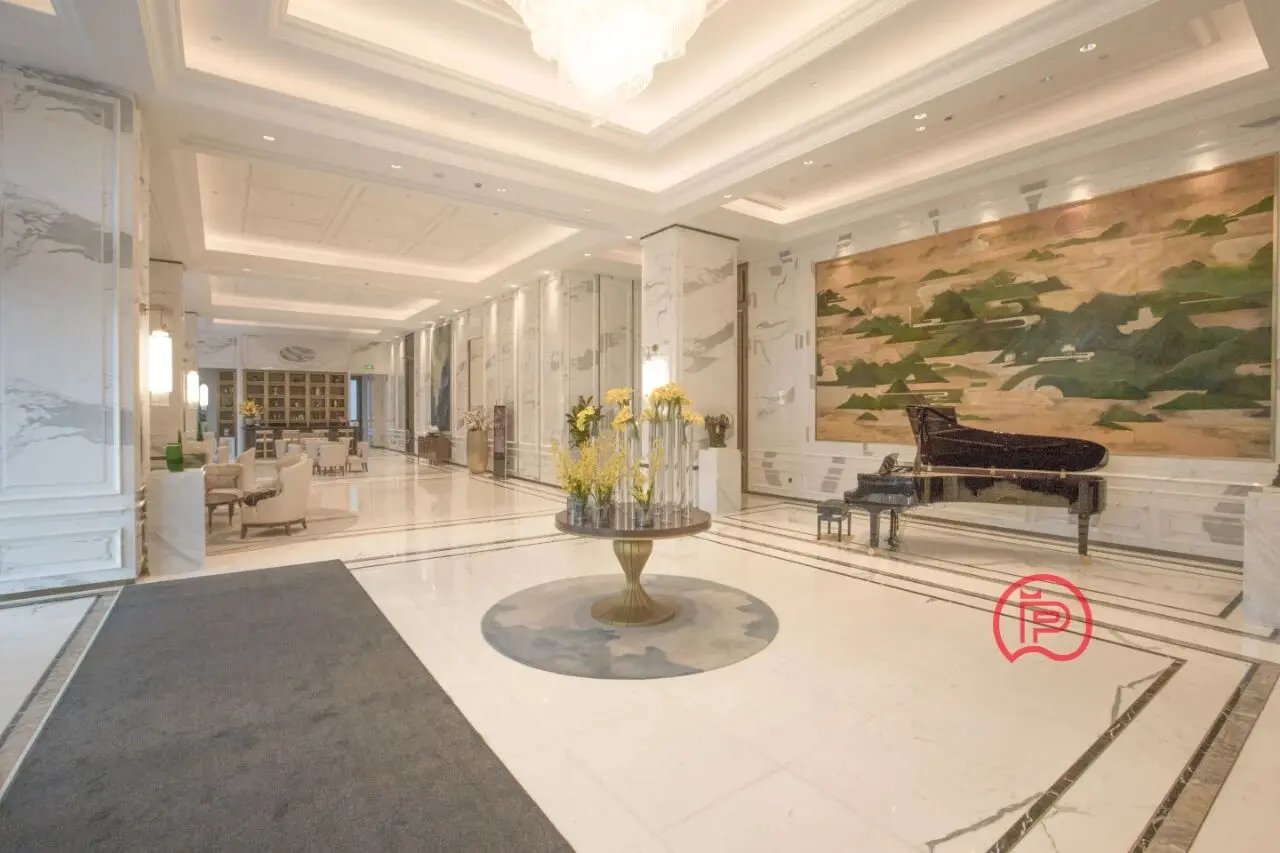 5. Calacatta White Marble Leisure Area