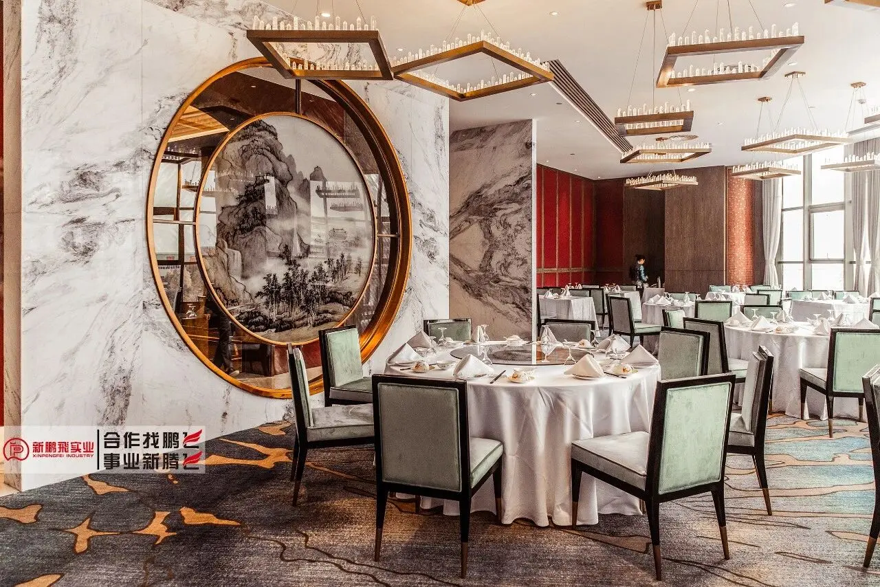 7. Castro White Marble Wall