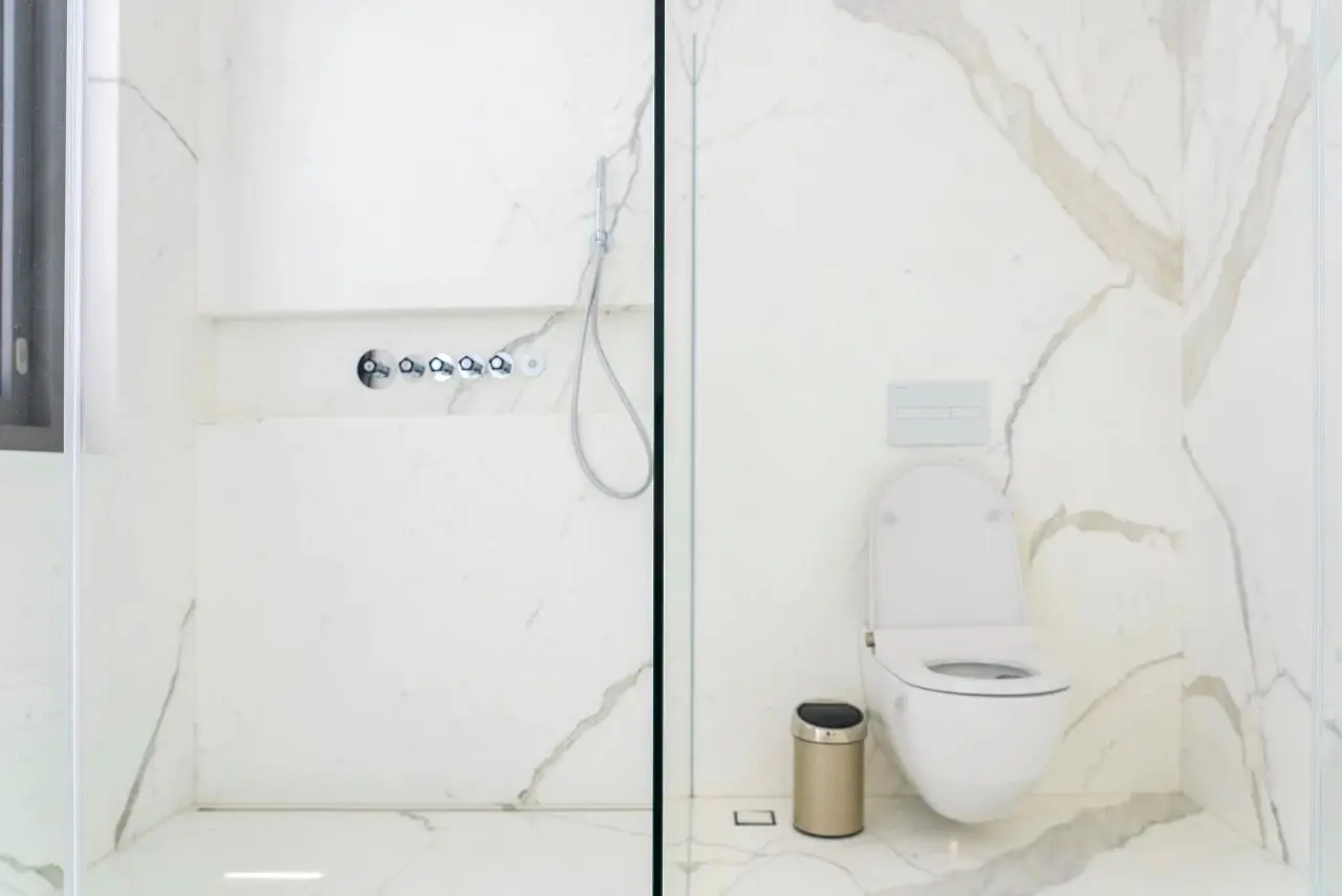 9.Calacatta Marble Shower Room