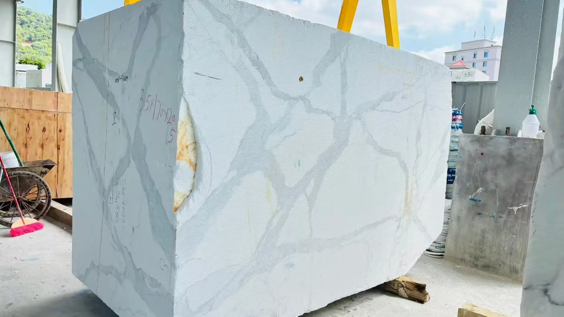 Calacatta Block Texture Detail