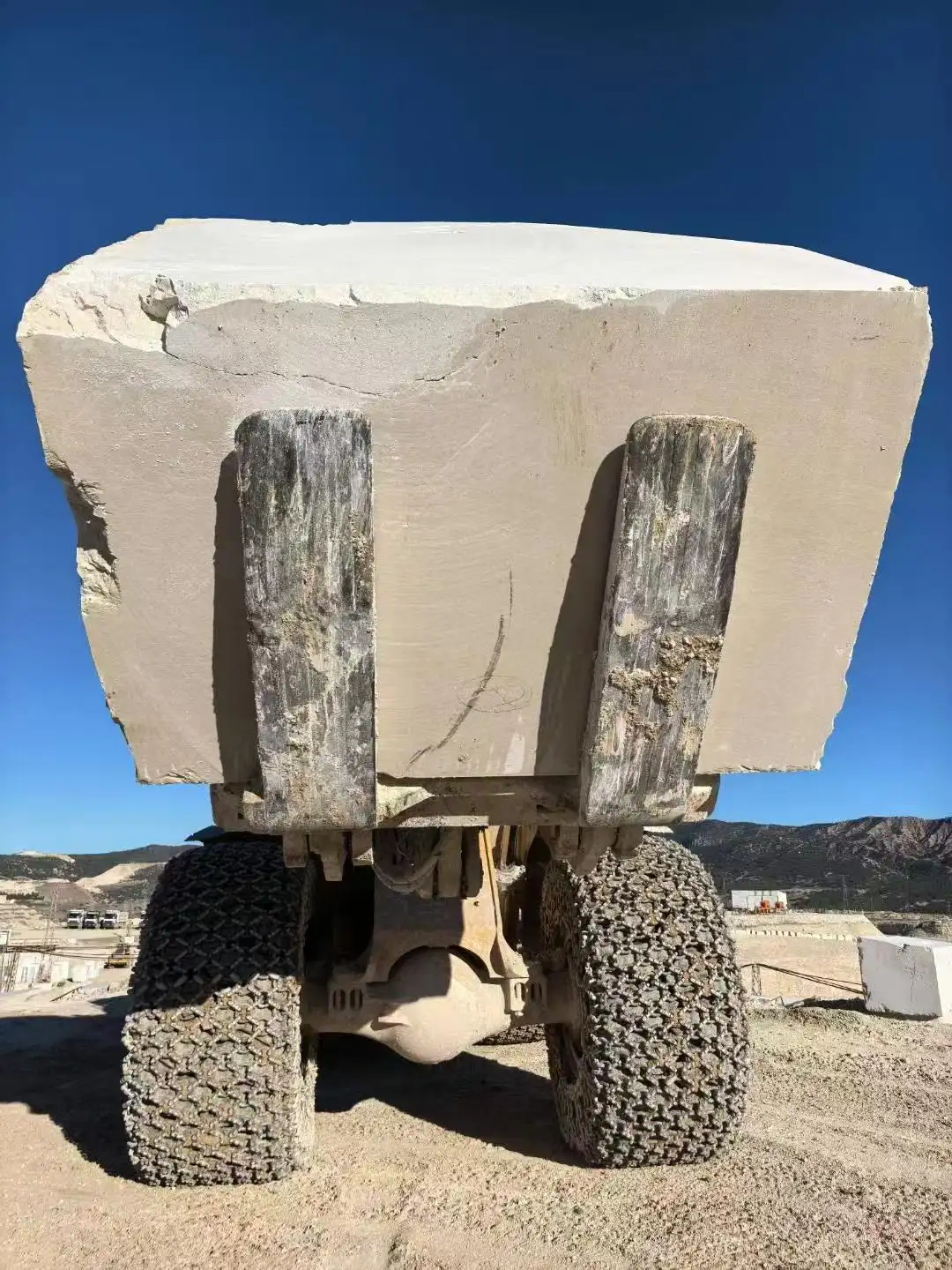 Cream Uno Marble Large Raw Block